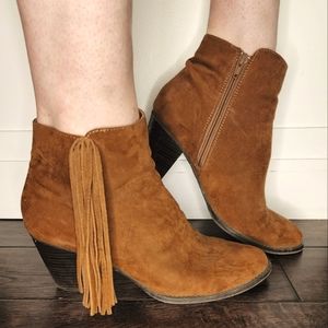 Ankle booties with tassel